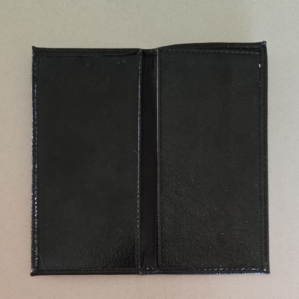 NWOT Stylish Giraffe Pattern Checkbook Cover - Picture 3 of 3